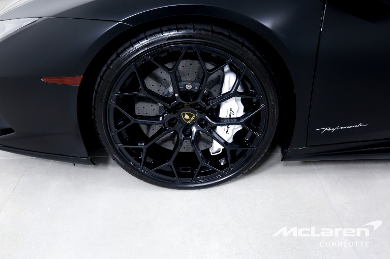 Used-2019-Lamborghini-Huracan-LP-640-4-Performante-Spyder