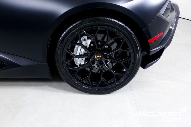 Used-2019-Lamborghini-Huracan-LP-640-4-Performante-Spyder