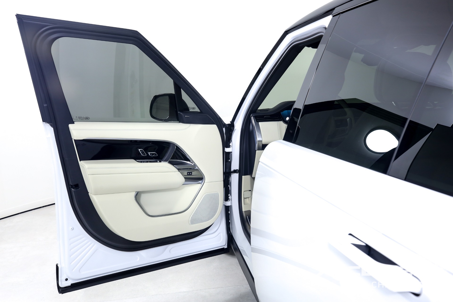 Used 2023 Land Rover Range Rover P530 SE | Charlotte, NC
