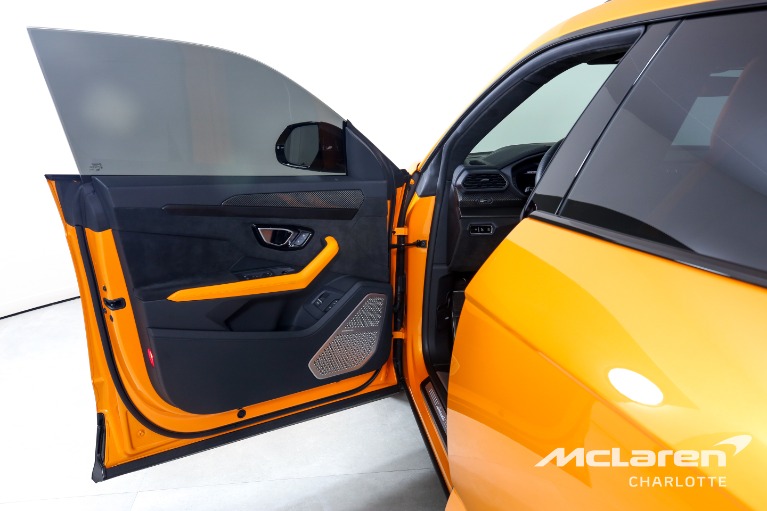 Used-2022-Lamborghini-Urus