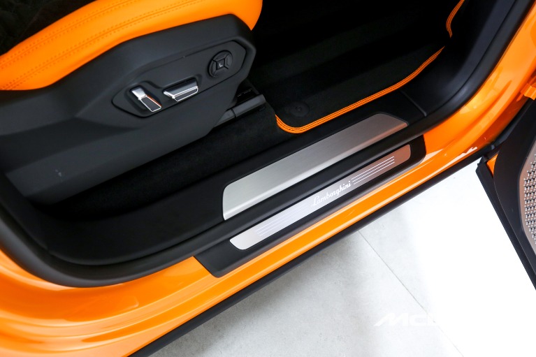 Used-2022-Lamborghini-Urus