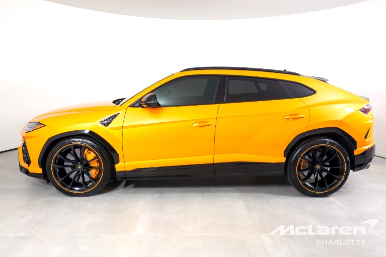 Used-2022-Lamborghini-Urus