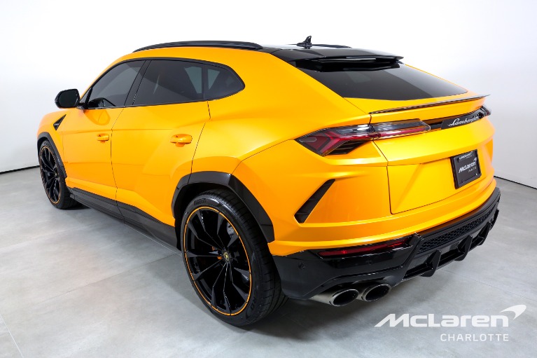 Used-2022-Lamborghini-Urus