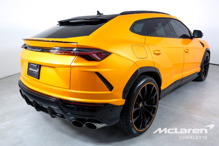 Used-2022-Lamborghini-Urus