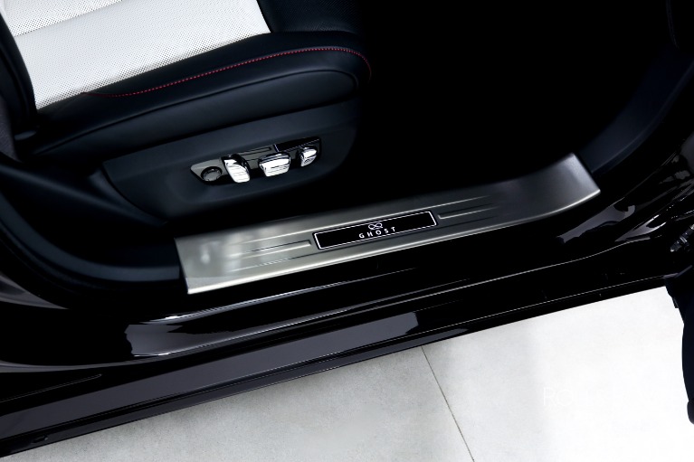 Used-2023-Rolls-Royce-Black-Badge-Ghost