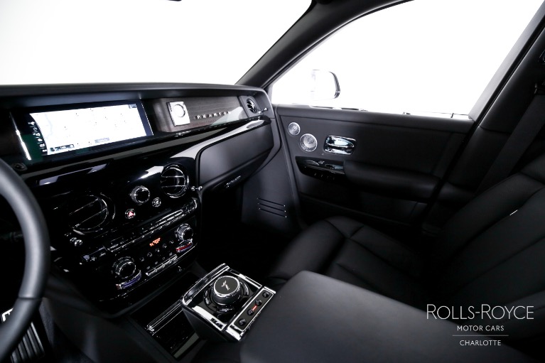 Used-2023-Rolls-Royce-Phantom