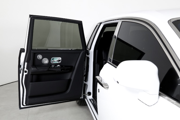 Used-2023-Rolls-Royce-Phantom