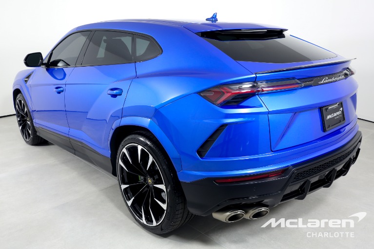 Used-2022-Lamborghini-Urus