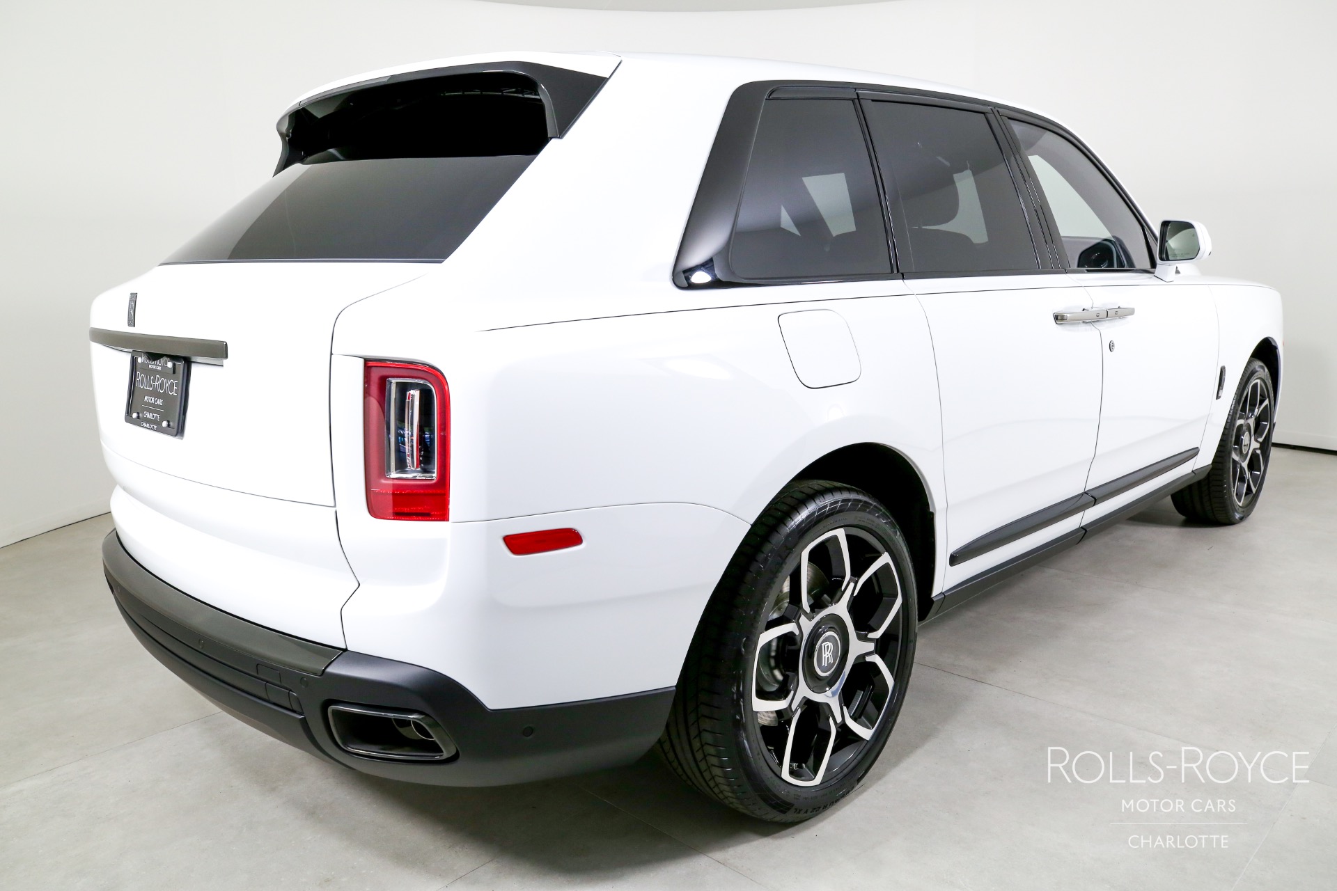 2024 Grey Rolls-Royce Cullinan Black Badge - Luxury SUV in Detail 