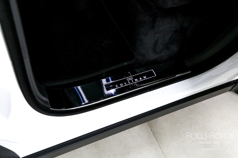New-2024-Rolls-Royce-Black-Badge-Cullinan