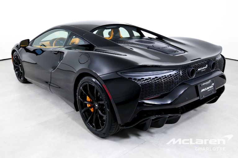 New-2023-McLaren-Artura