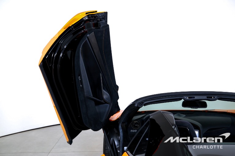 Used-2020-McLaren-720S-Spider-Performance