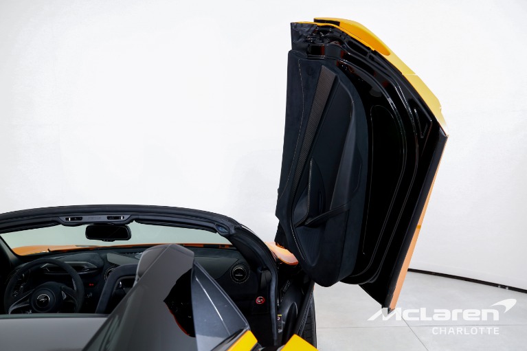 Used-2020-McLaren-720S-Spider-Performance