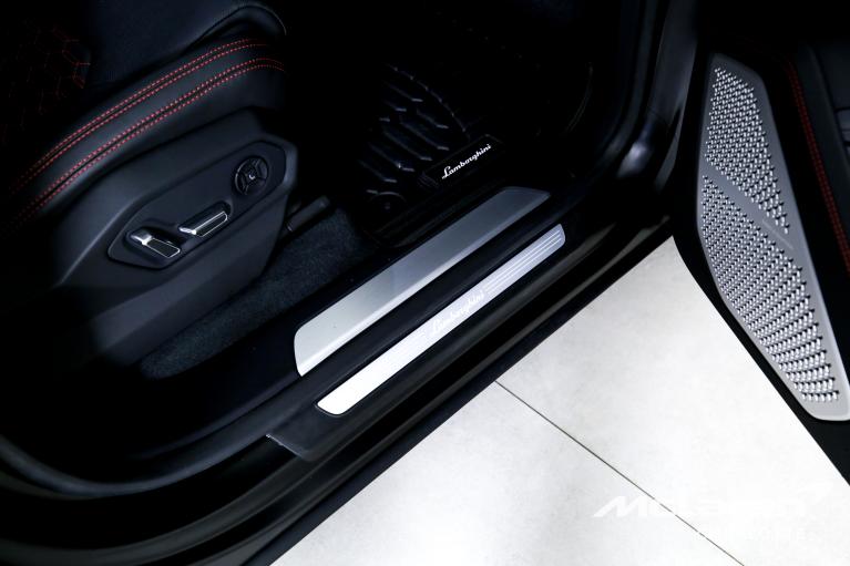 Used-2022-Lamborghini-Urus