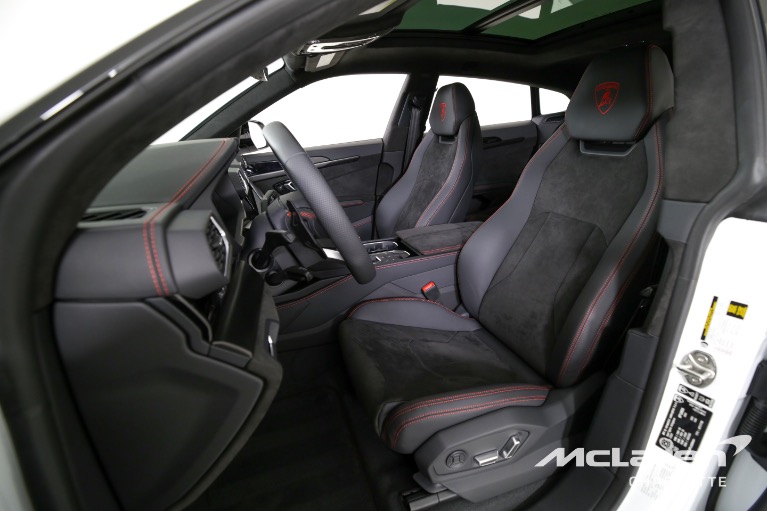 Used-2023-LAMBORGHINI-URUS-S-PEARL-CAPSULE