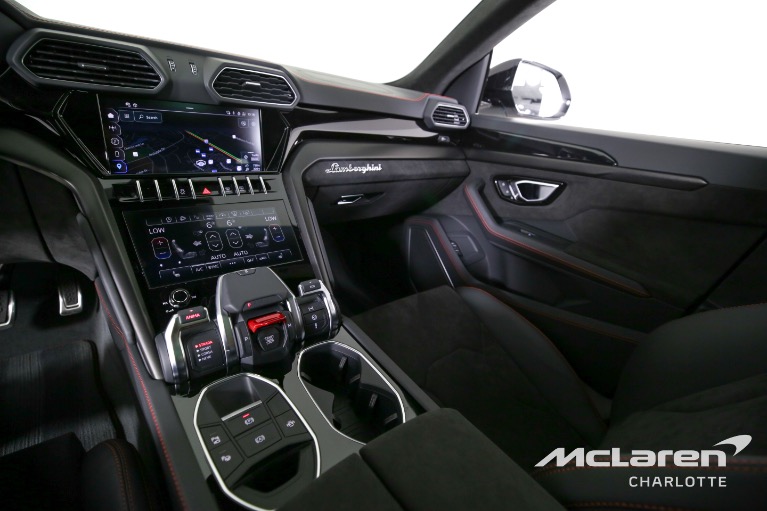 Used-2023-LAMBORGHINI-URUS-S-PEARL-CAPSULE