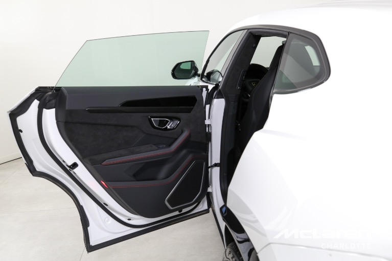 Used-2023-LAMBORGHINI-URUS-S-PEARL-CAPSULE
