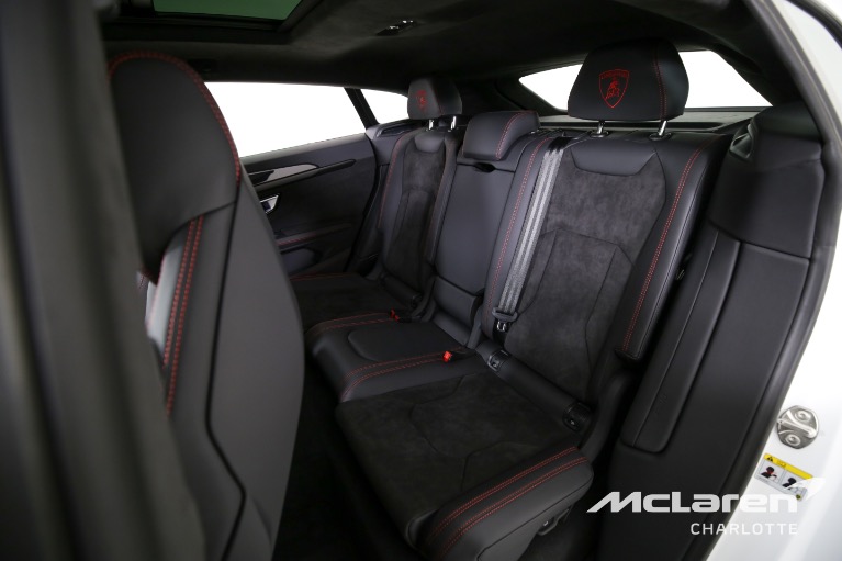 Used-2023-LAMBORGHINI-URUS-S-PEARL-CAPSULE