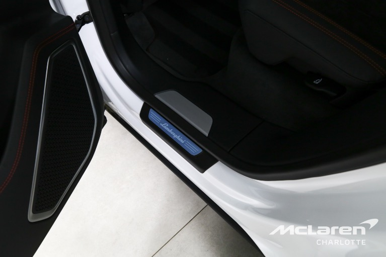 Used-2023-LAMBORGHINI-URUS-S-PEARL-CAPSULE