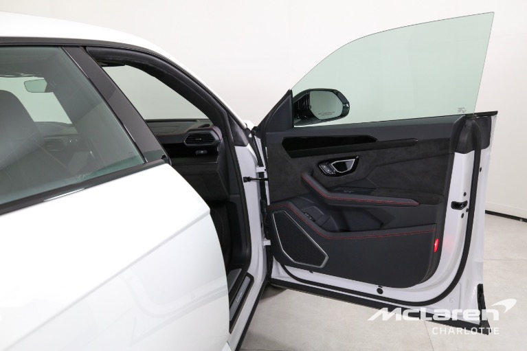 Used-2023-LAMBORGHINI-URUS-S-PEARL-CAPSULE