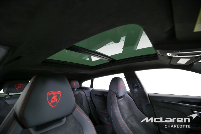 Used-2023-LAMBORGHINI-URUS-S-PEARL-CAPSULE