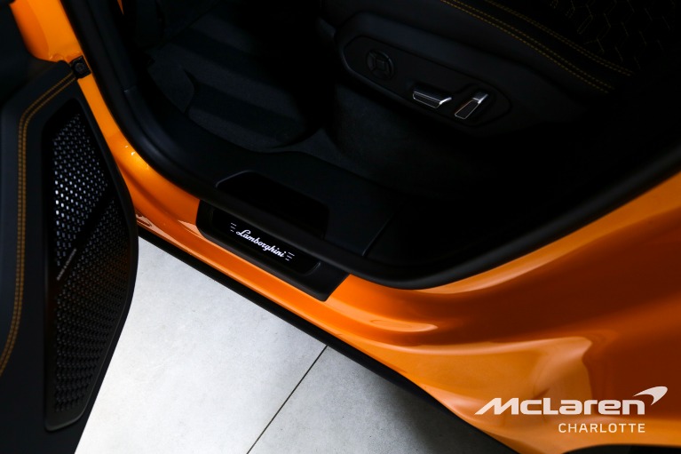 Used-2023-LAMBORGHINI-URUS-S