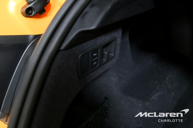 Used-2023-LAMBORGHINI-URUS-S