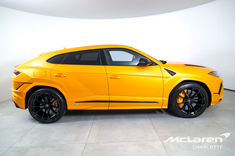 Used-2023-LAMBORGHINI-URUS-S