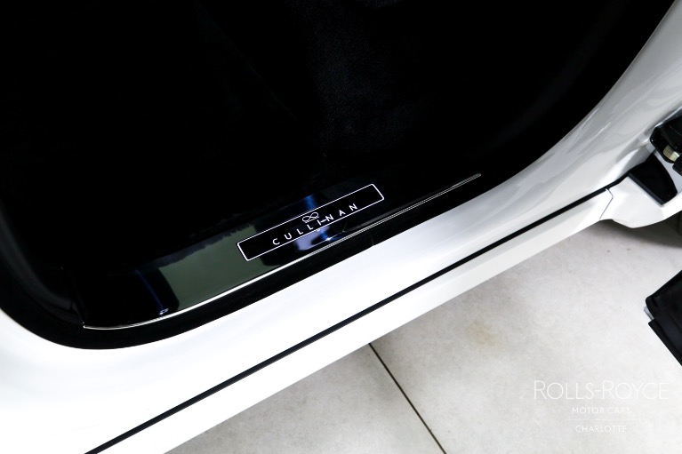 Used-2025-Rolls-Royce-Black-Badge-Cullinan