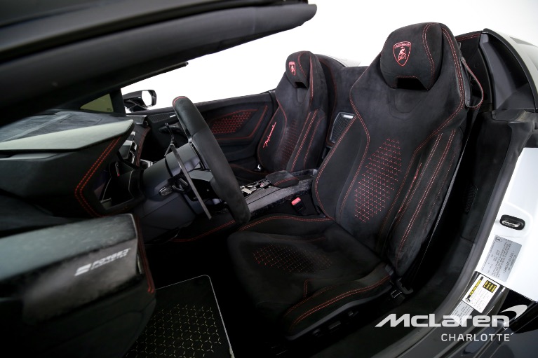 Used-2018-Lamborghini-Huracan-LP-640-4-Performante-Spyder