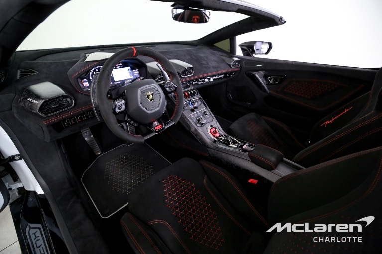 Used-2018-Lamborghini-Huracan-LP-640-4-Performante-Spyder