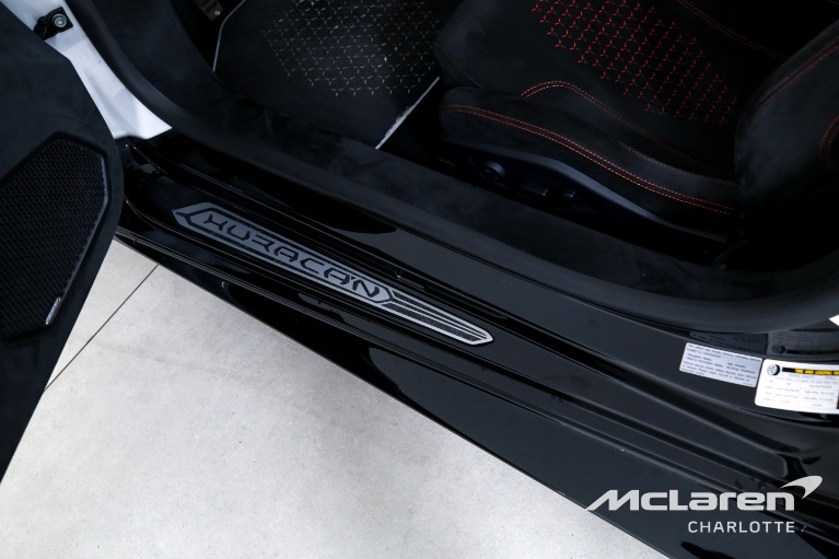Used-2018-Lamborghini-Huracan-LP-640-4-Performante-Spyder