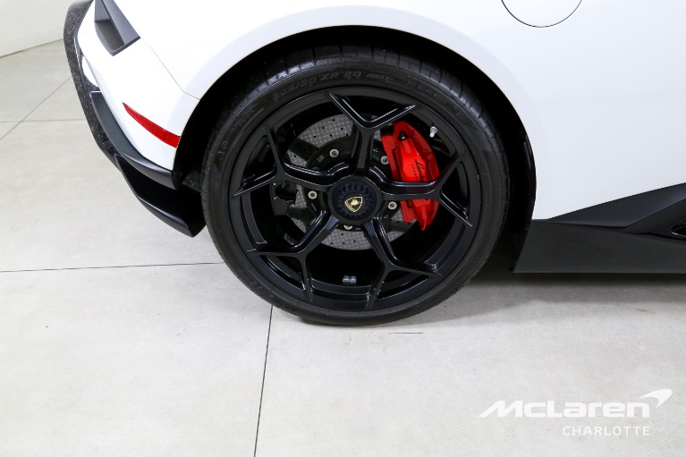 Used-2018-Lamborghini-Huracan-LP-640-4-Performante-Spyder