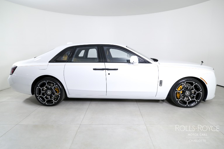 New-2025-Rolls-Royce-Black-Badge-Ghost