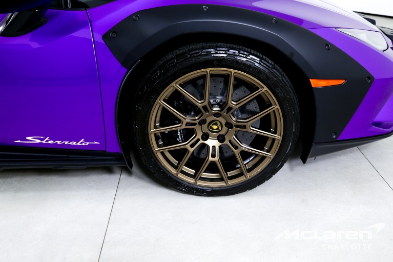 Used-2024-Lamborghini-Huracan-Sterrato
