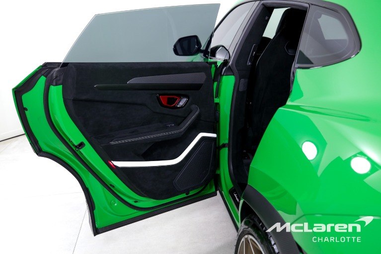 Used-2023-Lamborghini-Urus-Performante