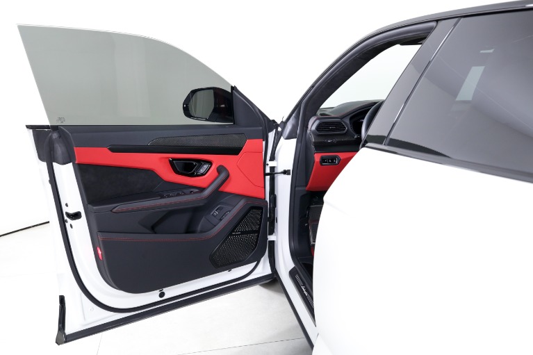 Used-2023-Lamborghini-Urus-S