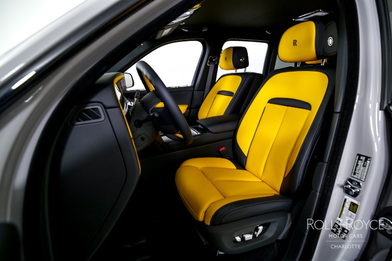 New-2025-Rolls-Royce-Black-Badge-Cullinan
