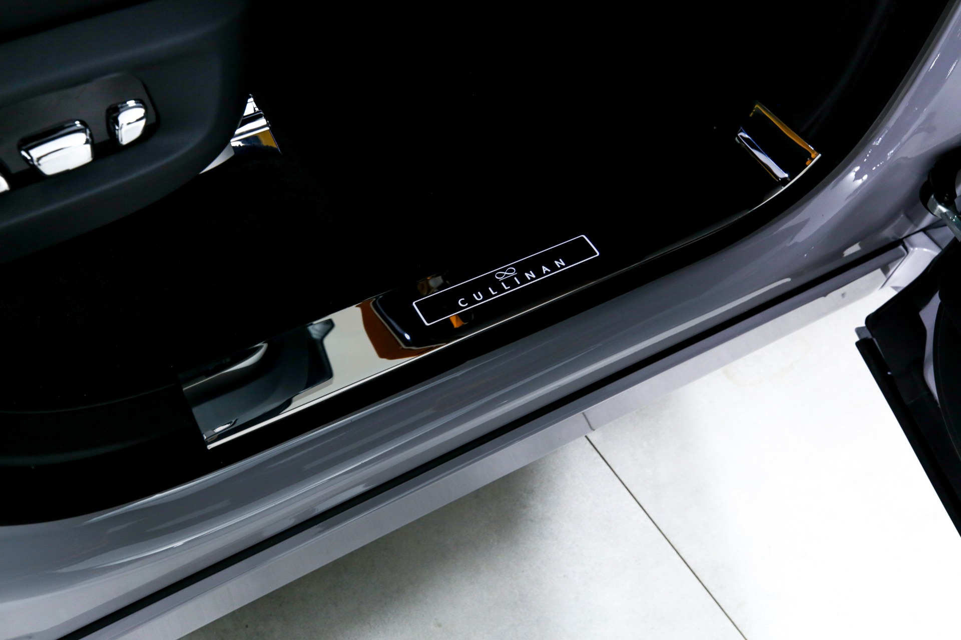 New 2025 Rolls-Royce Black Badge Cullinan | Charlotte, NC