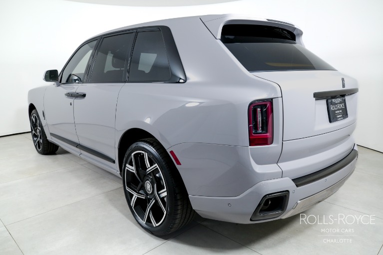New-2025-Rolls-Royce-Black-Badge-Cullinan