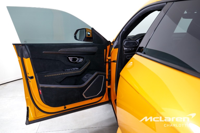 Used-2023-Lamborghini-Urus-Performante