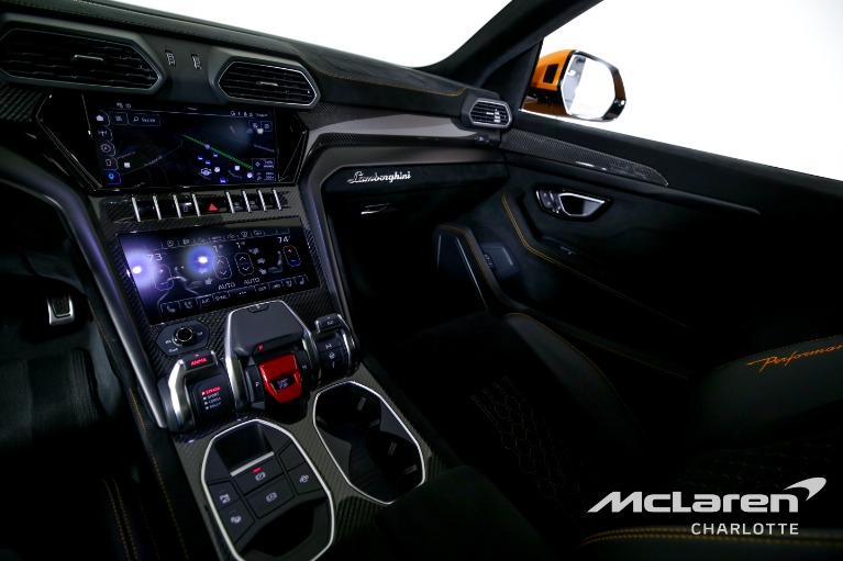 Used-2023-Lamborghini-Urus-Performante