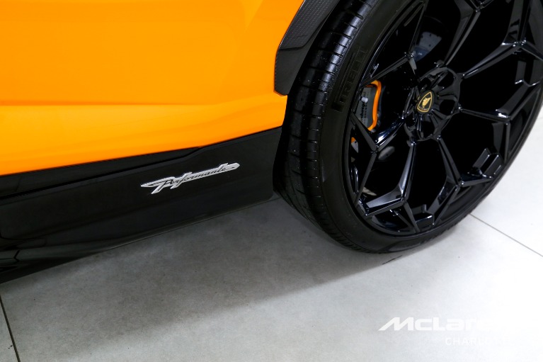 Used-2023-Lamborghini-Urus-Performante
