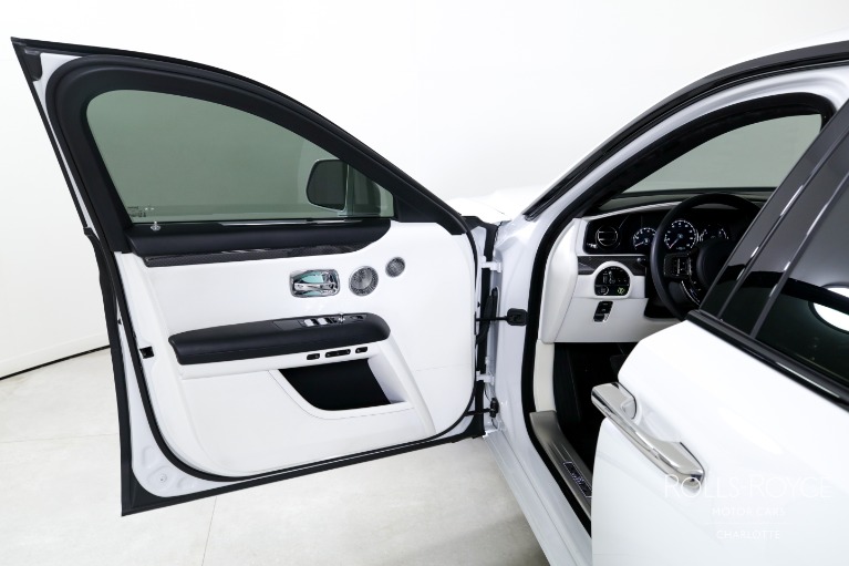 Used-2022-Rolls-Royce-Black-Badge-Ghost