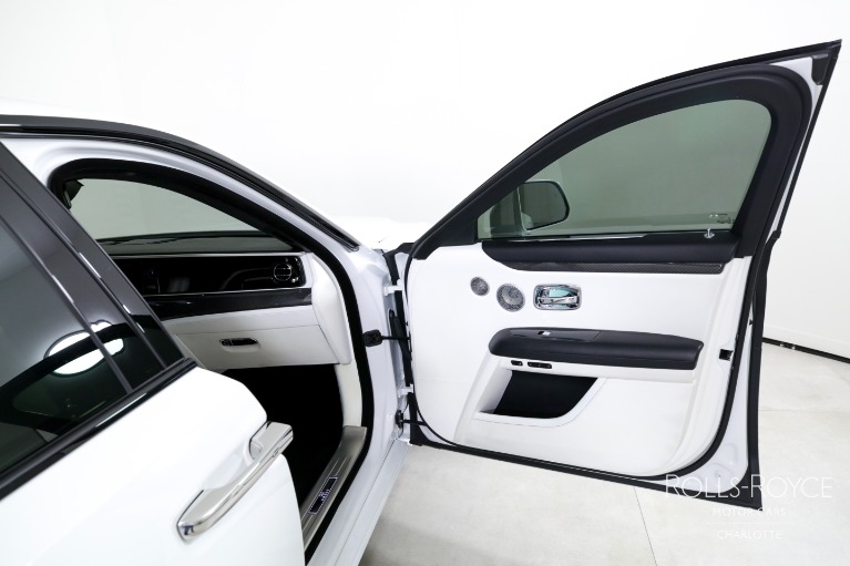 Used-2022-Rolls-Royce-Black-Badge-Ghost