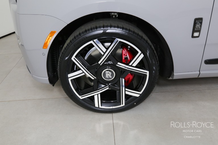 New-2025-Rolls-Royce-Black-Badge-Cullinan