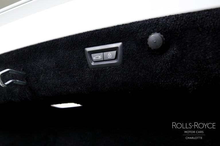 New-2025-Rolls-Royce-Black-Badge-Spectre