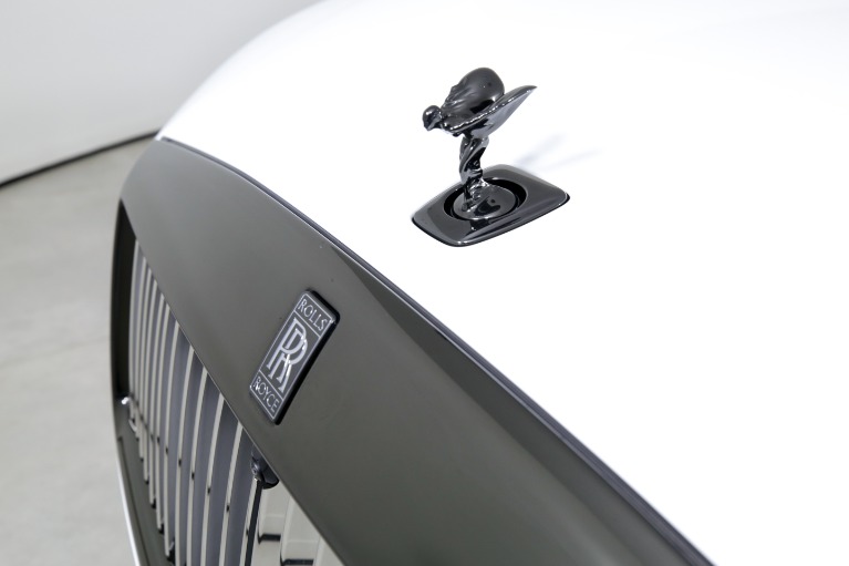 New-2025-Rolls-Royce-Black-Badge-Spectre