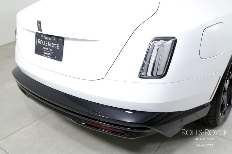 New-2025-Rolls-Royce-Black-Badge-Spectre