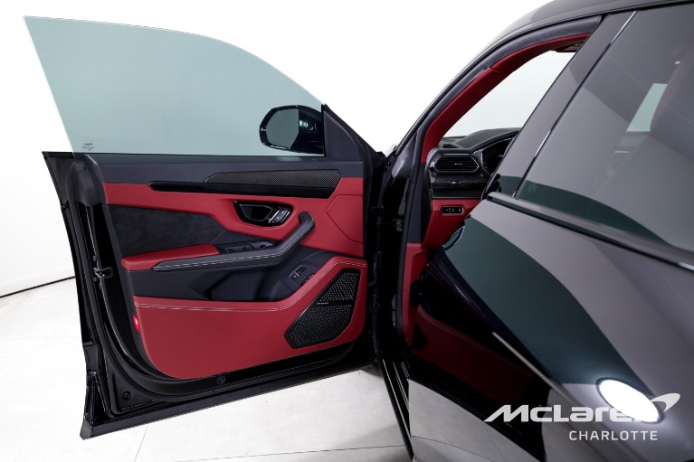 Used-2023-Lamborghini-Urus-S